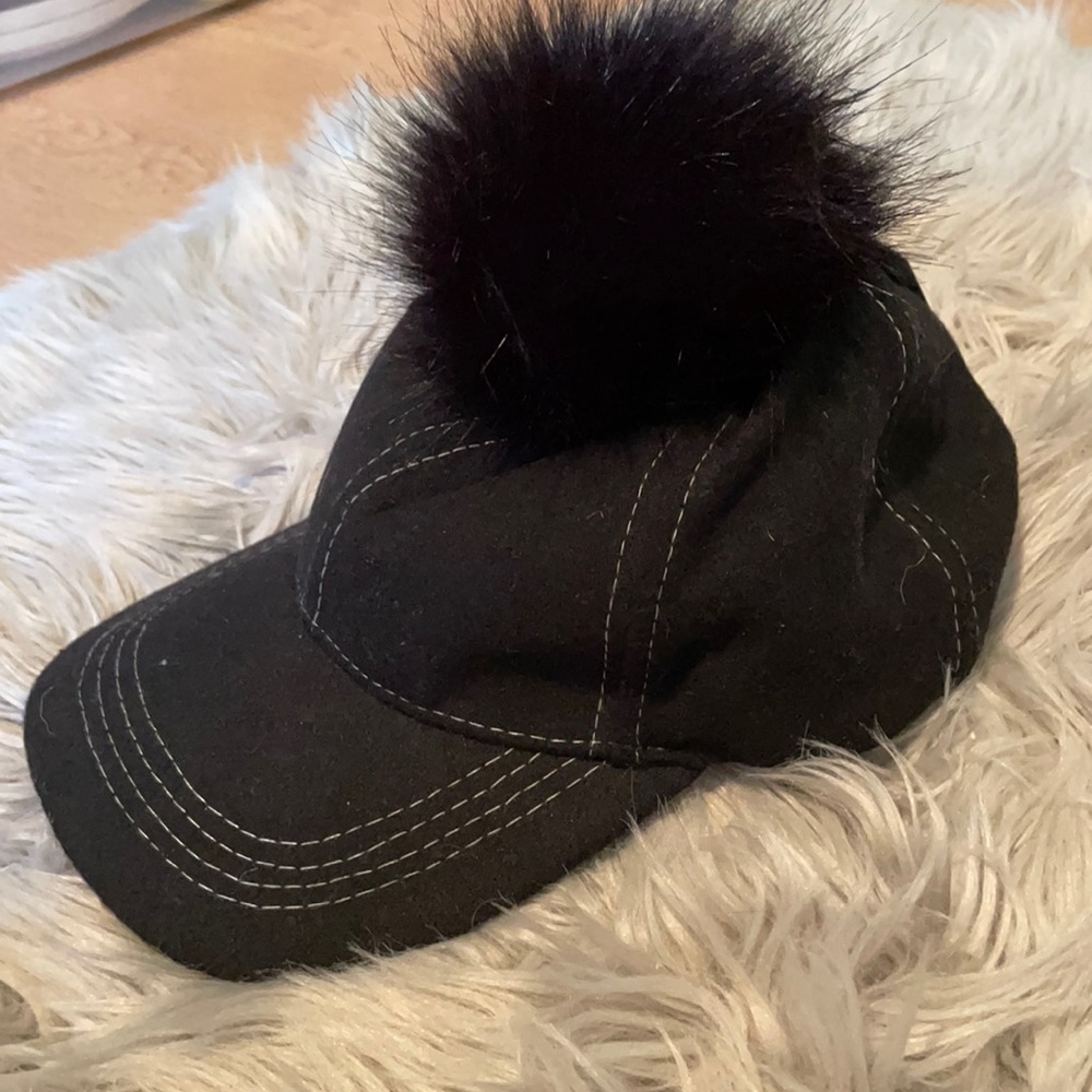 🖤 NWT BP Black Pom Pom Hat